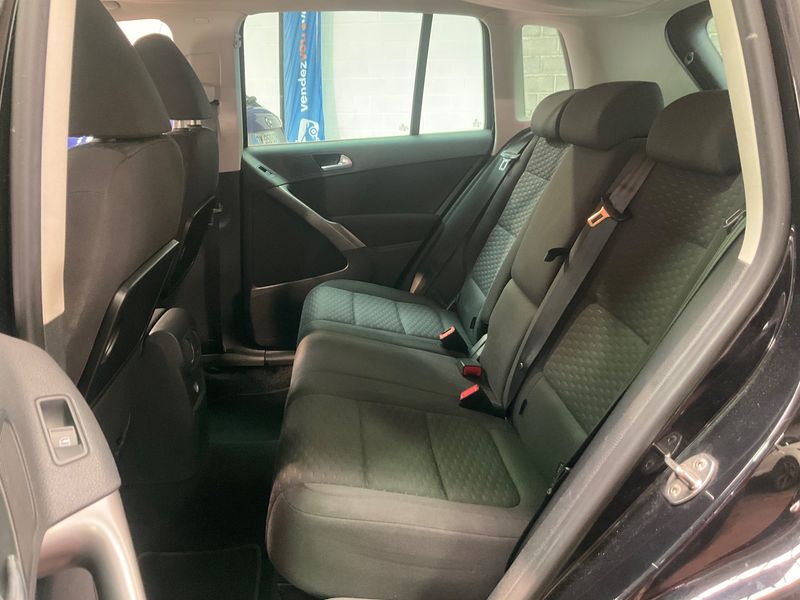 Volkswagen Tiguan 2.0 TDI Confortline 4Motion — zdjęcie 14
