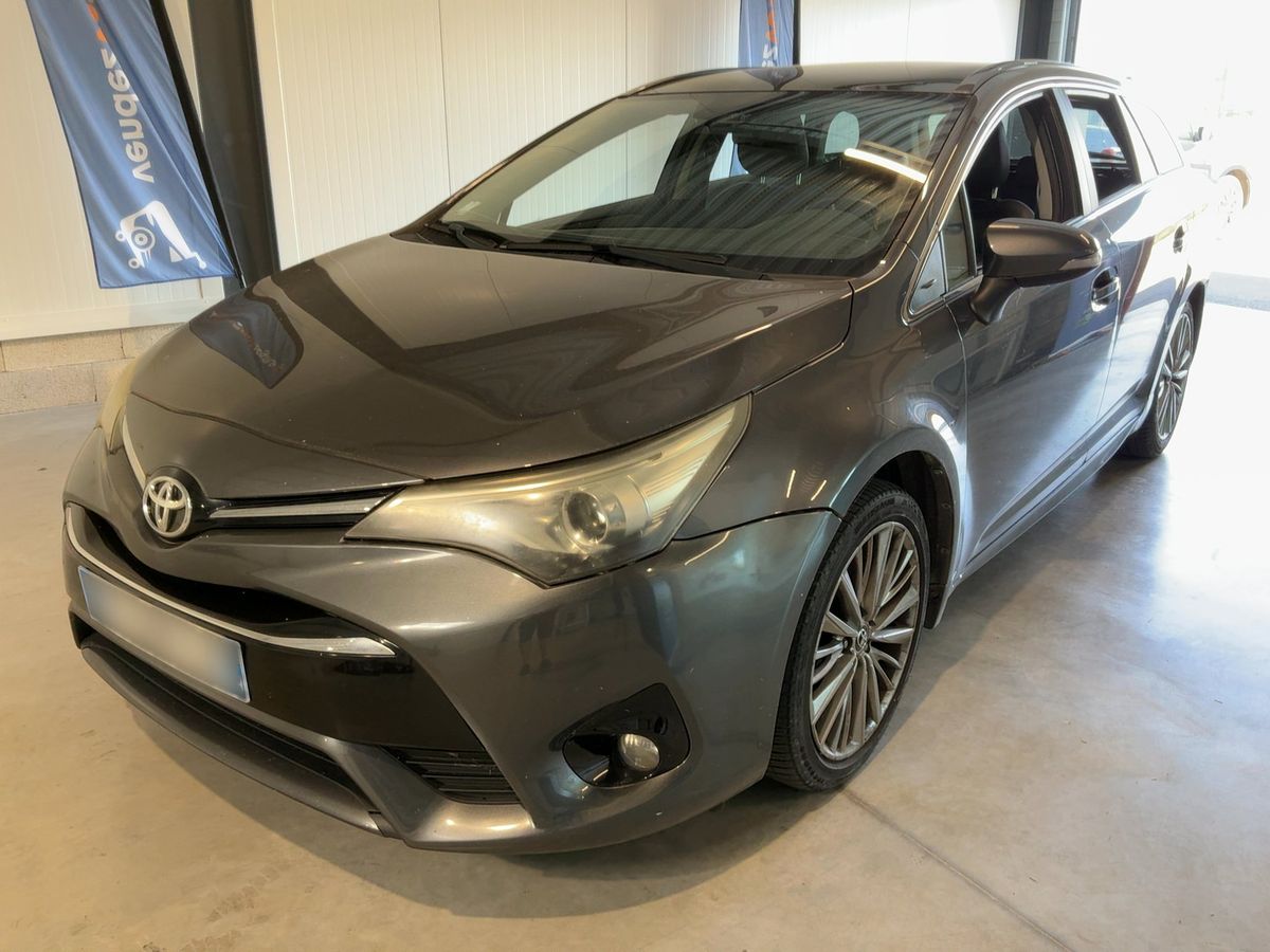 Toyota Avensis 2015