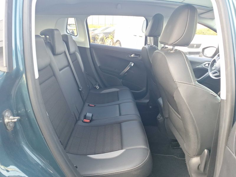 Peugeot 2008 1.2 PureTech Allure — zdjęcie 14
