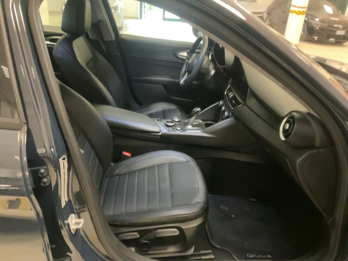 Alfa Romeo 2018 — photo 17