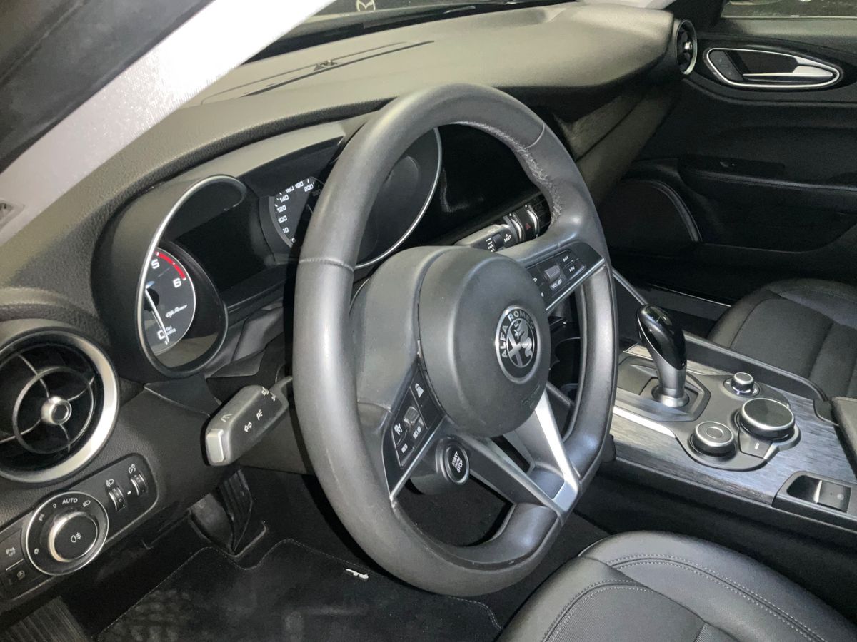 Alfa Romeo 2018 — photo 32