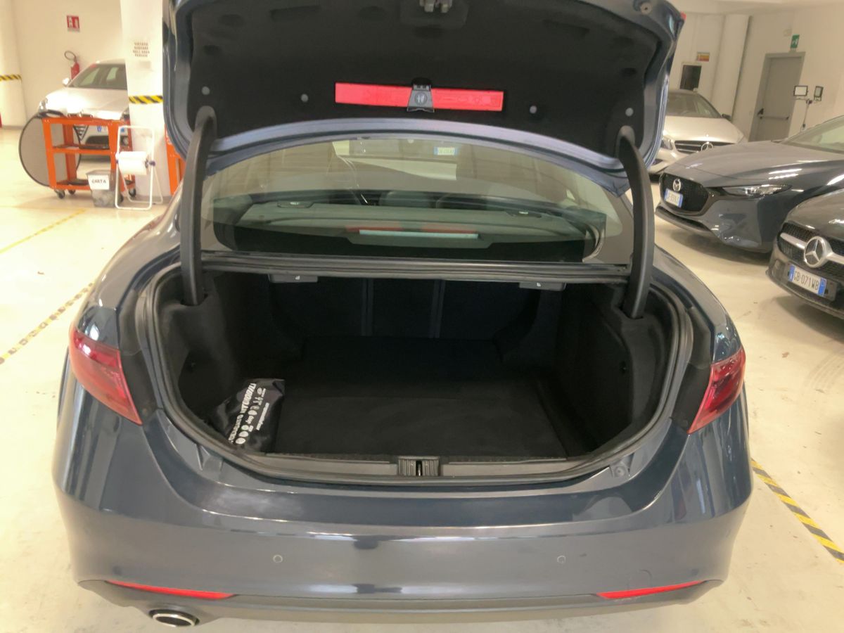Alfa Romeo 2018 — photo 16