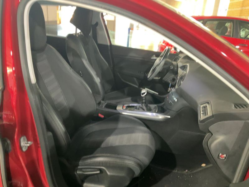 Peugeot 308 1.5 Blue-HDi Allure — zdjęcie 11