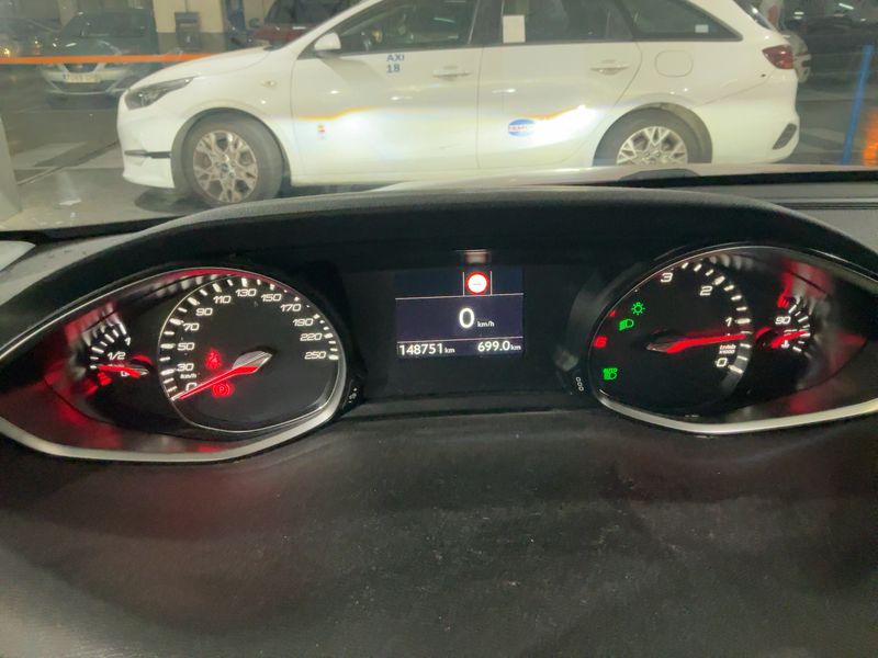 Peugeot 308 1.5 Blue-HDi Allure — zdjęcie 13