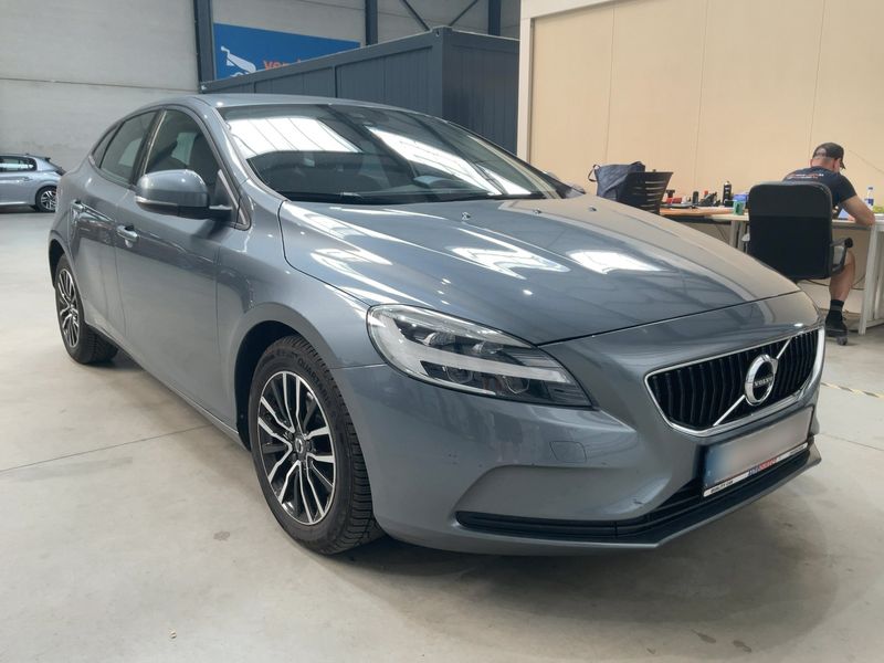 Volvo V40 2.0 T2 Momentum — zdjęcie 8