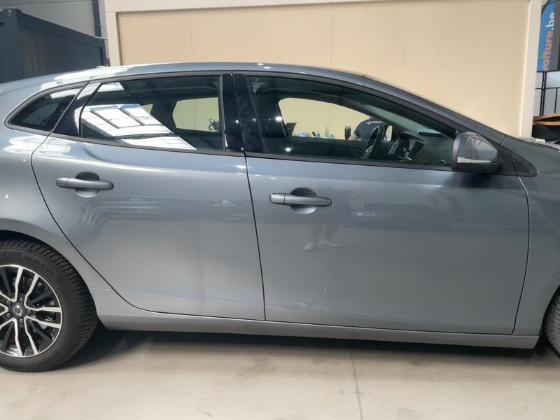 Volvo V40 2.0 T2 Momentum — zdjęcie 7