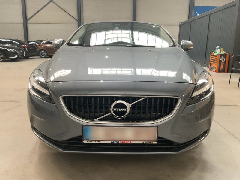 Volvo V40 2.0 T2 Momentum — zdjęcie 9