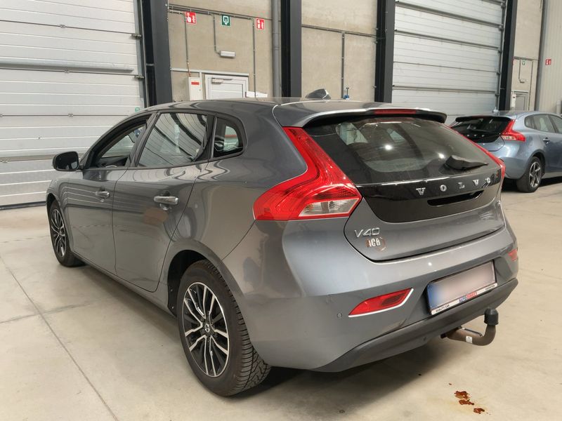 Volvo V40 2.0 T2 Momentum — zdjęcie 3