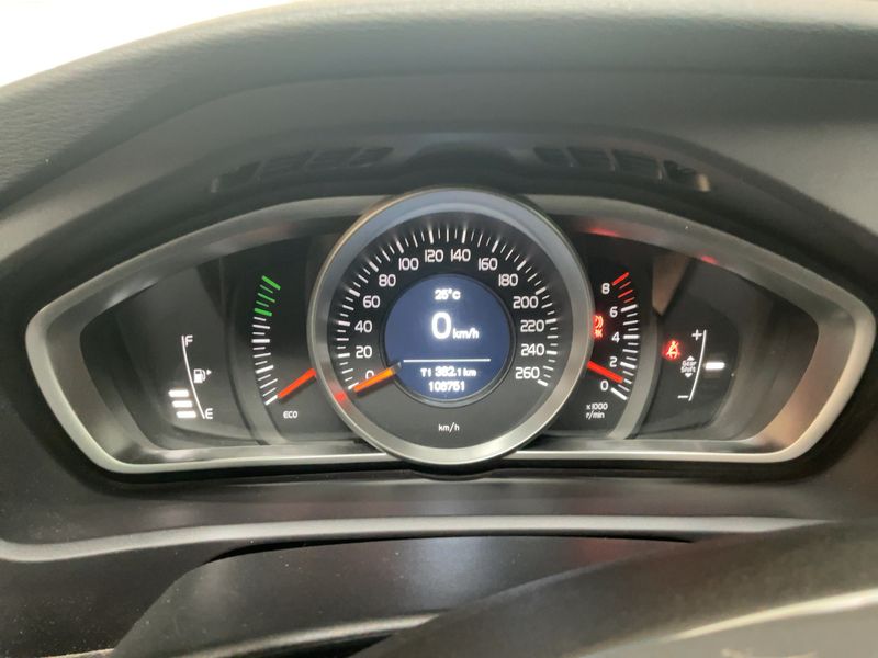 Volvo V40 2.0 T2 Momentum — zdjęcie 13