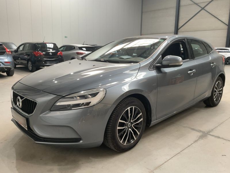 Volvo V40 2.0 T2 Momentum — zdjęcie 2