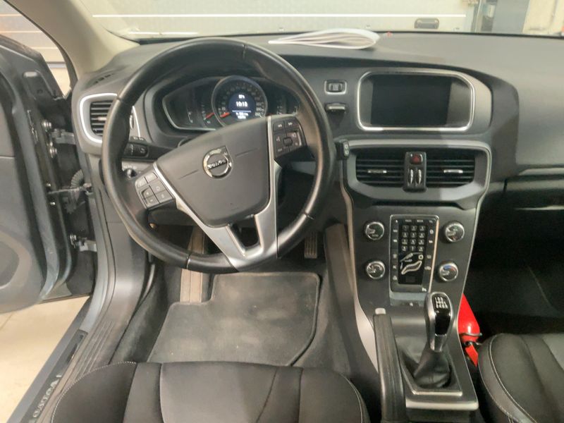 Volvo V40 2.0 T2 Momentum — zdjęcie 12