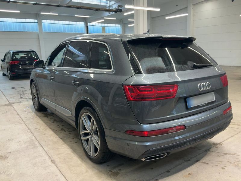 Audi Q7 50 TDI quattro — zdjęcie 3