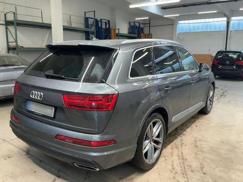 Audi Q7 50 TDI quattro — zdjęcie 6