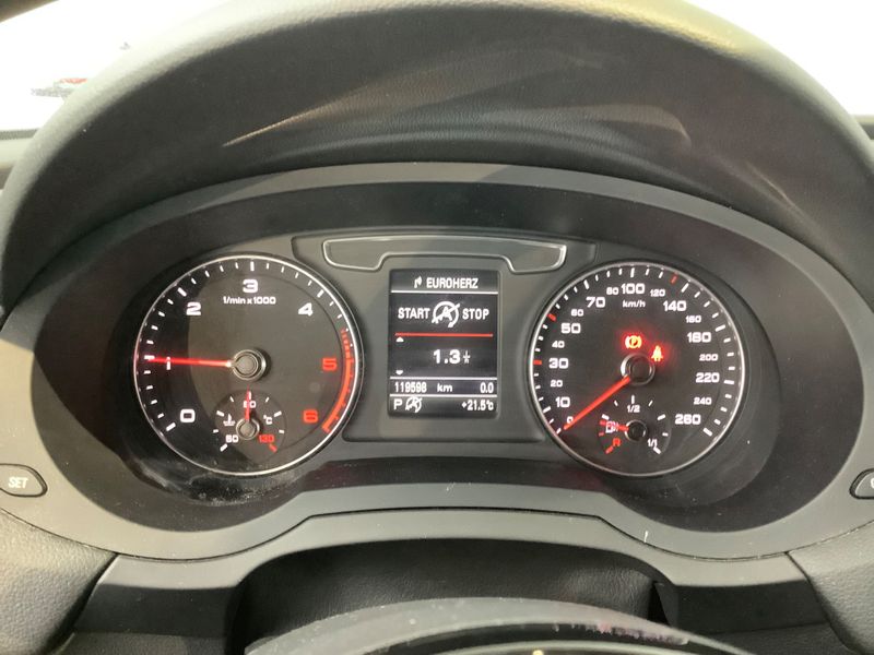 Audi Q3 2.0 TDI quattro Sport — zdjęcie 13