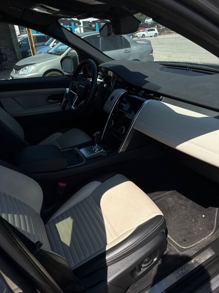 Land Rover Discovery 5 P300 R-Dynamic SE AWD — zdjęcie 10