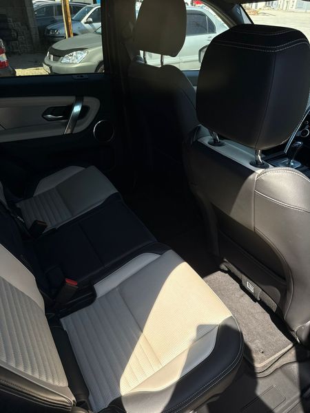 Land Rover Discovery 5 P300 R-Dynamic SE AWD — zdjęcie 14