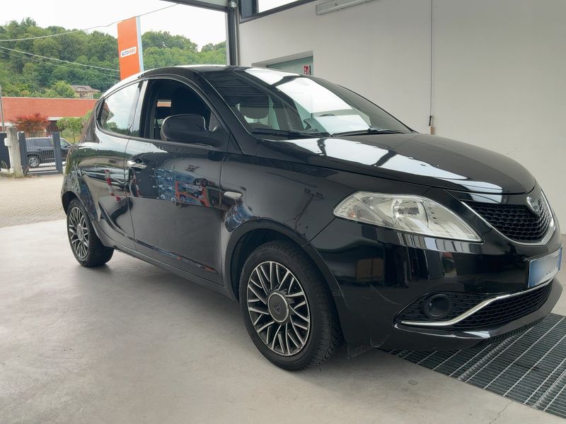 Lancia Ypsilon 1.2 Gold — zdjęcie 8