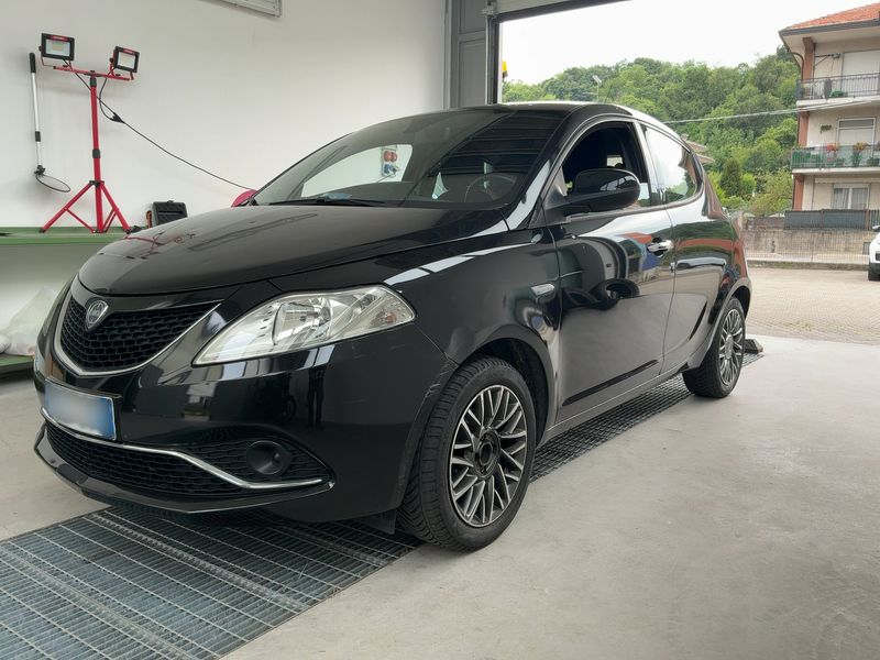 Lancia Ypsilon 1.2 Gold — zdjęcie 2