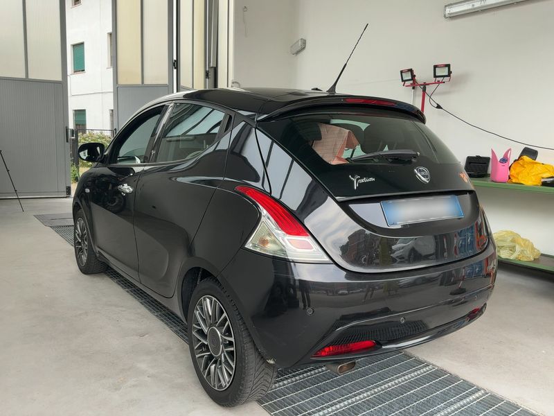 Lancia Ypsilon 1.2 Gold — zdjęcie 3