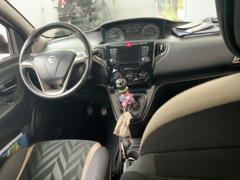 Lancia Ypsilon 1.2 Gold — zdjęcie 12