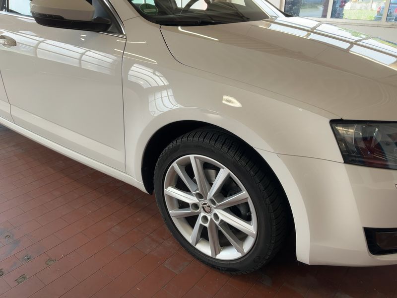 Skoda Octavia 1.6 TDI Elegance — zdjęcie 8
