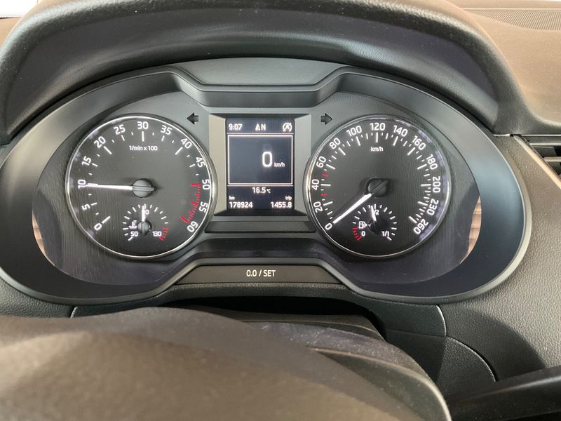 Skoda Octavia 1.6 TDI Elegance — zdjęcie 13