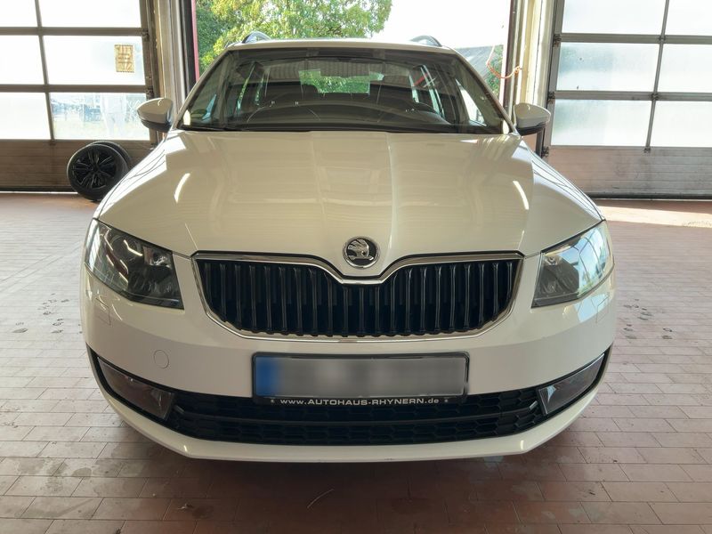 Skoda Octavia 1.6 TDI Elegance — zdjęcie 9