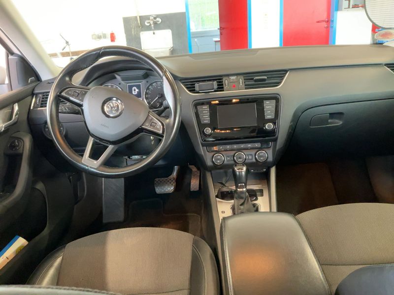 Skoda Octavia 1.6 TDI Elegance — zdjęcie 12