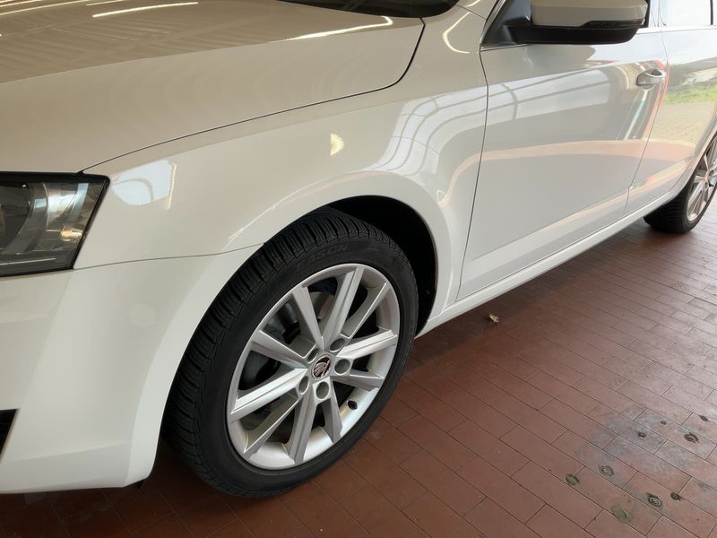 Skoda Octavia 1.6 TDI Elegance — zdjęcie 2