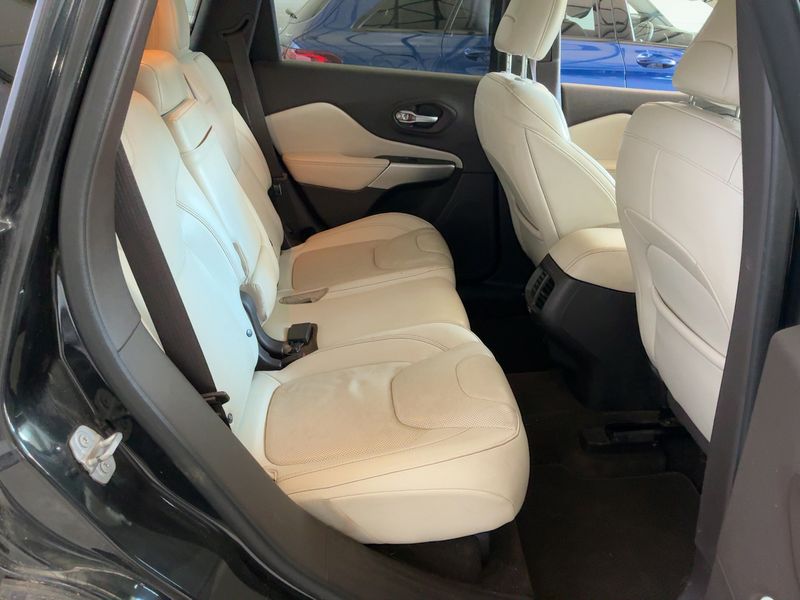 Jeep Cherokee 2.2 M-Jet Overland 4WD 2016 – снимка 19