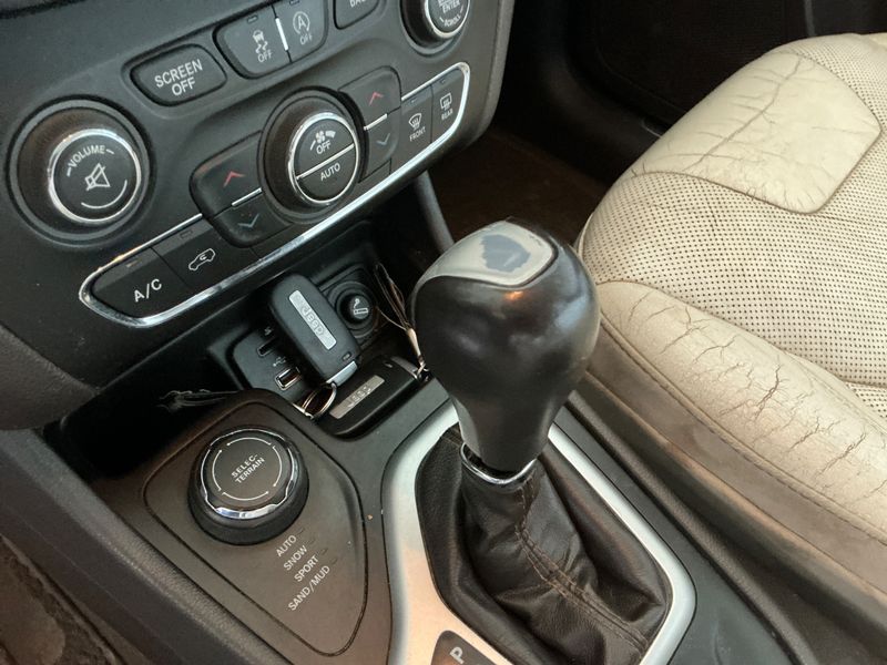 Jeep Cherokee 2.2 M-Jet Overland 4WD 2016 – снимка 26