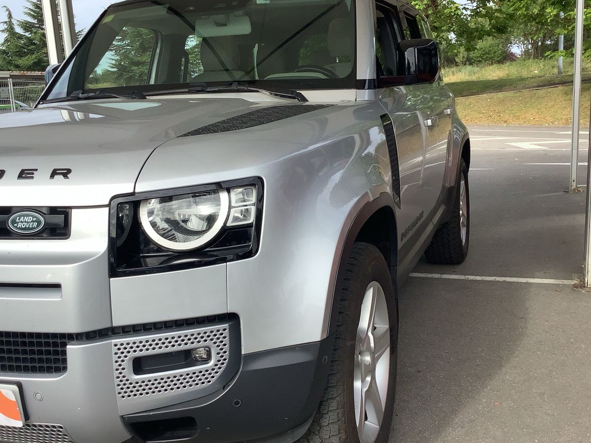 Land Rover Defender D240 110 SE