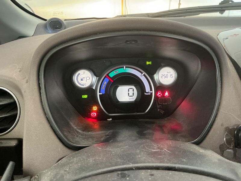 Citroen C-Zero electric drive 50 kW Seduction — zdjęcie 13