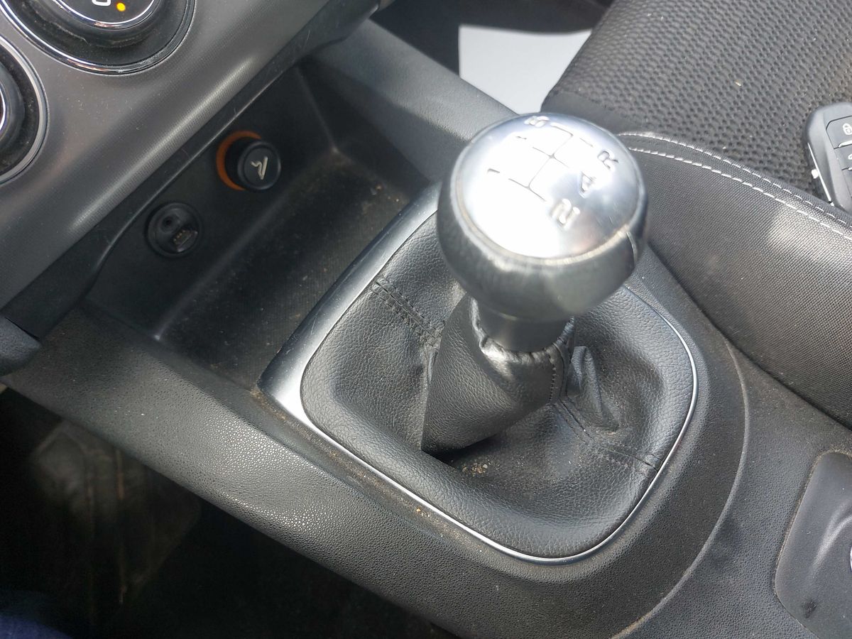 Citroen C4 2018 — photo 27
