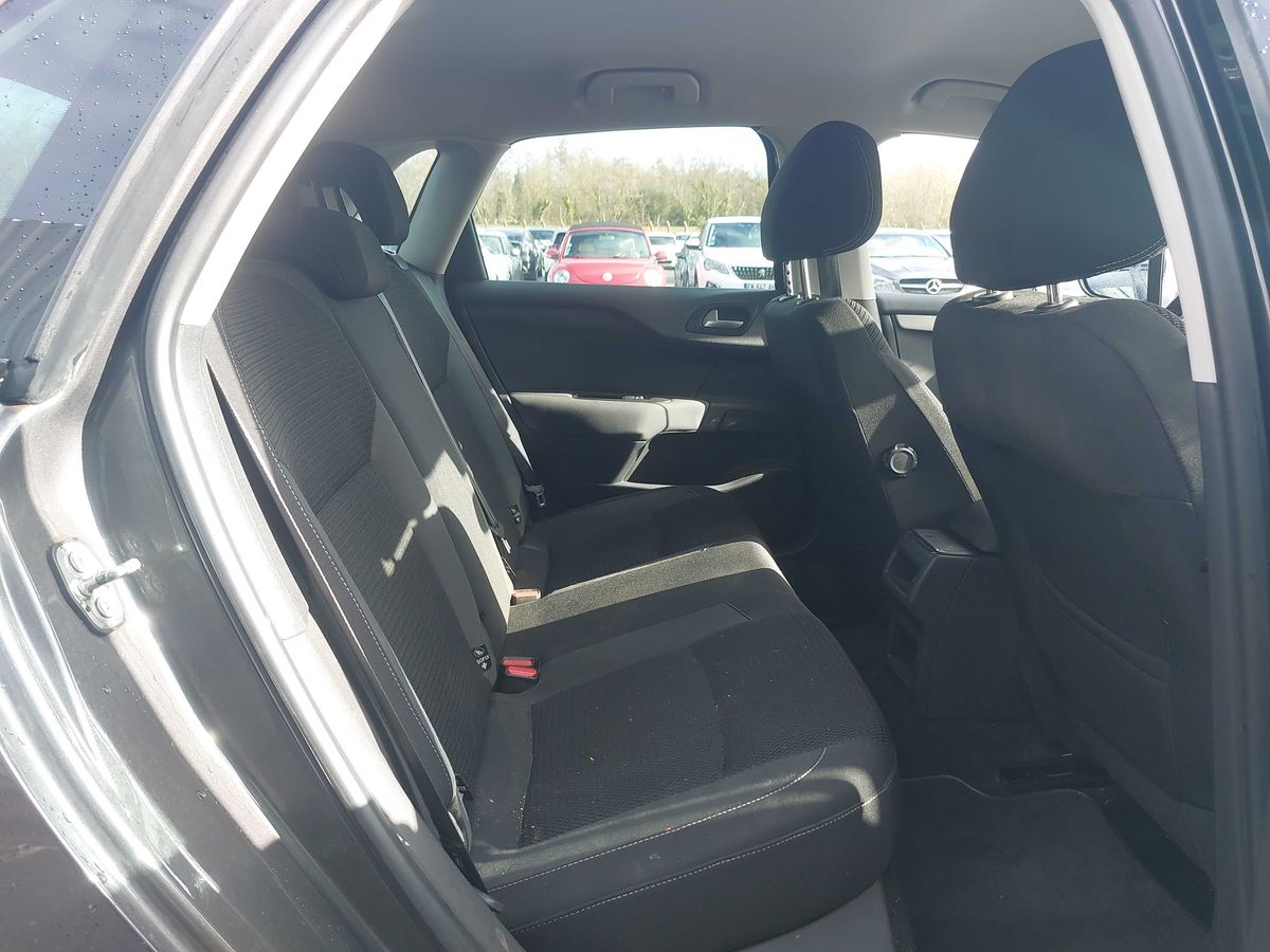 Citroen C4 2018 — photo 15