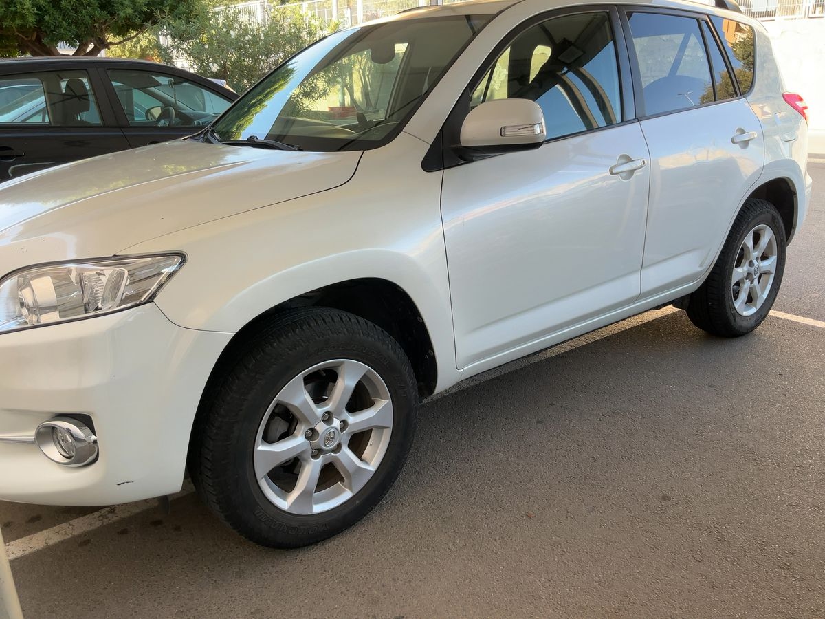 Toyota RAV 4 2.2 D-4D Advance