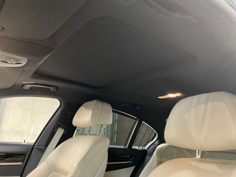 BMW 7er 740d xDrive 2012 – снимка 32