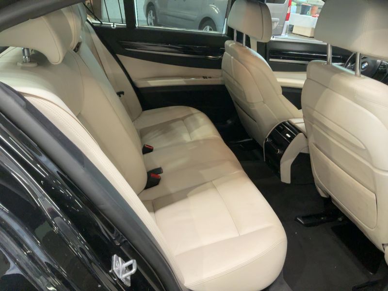 BMW 7er 740d xDrive — zdjęcie 14