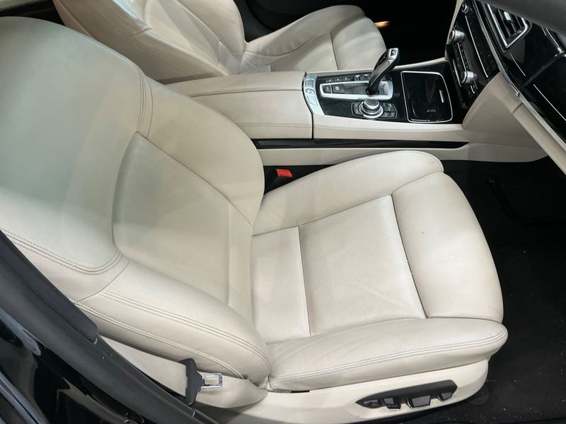 BMW 7er 740d xDrive 2012 – снимка 38