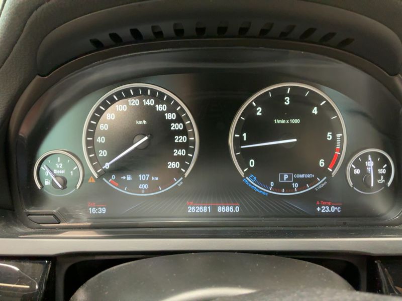 BMW 7er 740d xDrive — zdjęcie 13