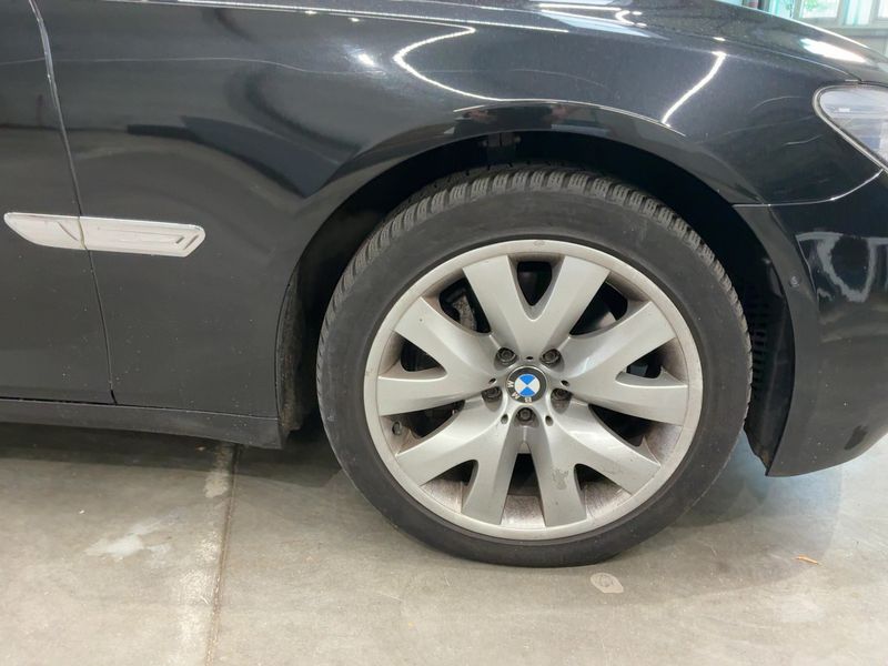 BMW 7er 740d xDrive 2012 – снимка 11