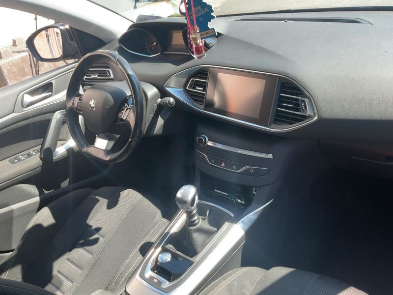 Peugeot 308 1.6 e-HDi Allure — zdjęcie 12