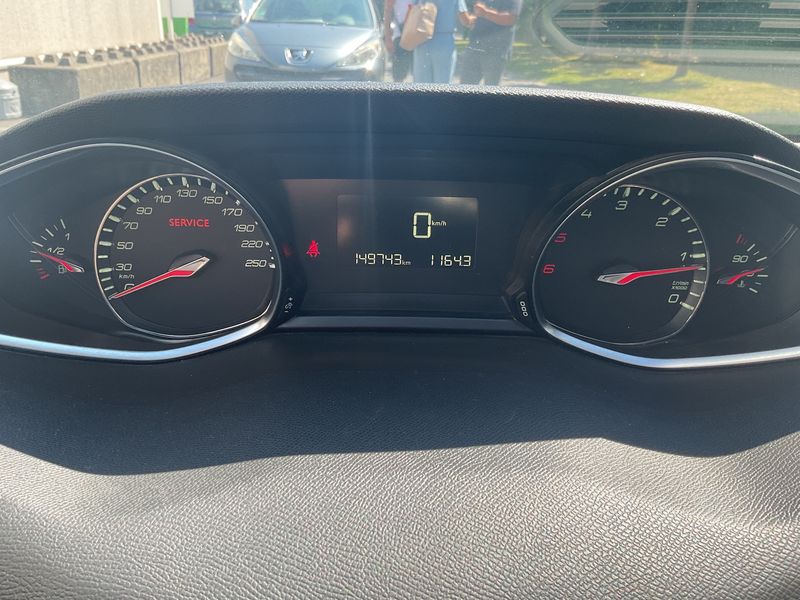 Peugeot 308 1.6 e-HDi Allure — zdjęcie 13
