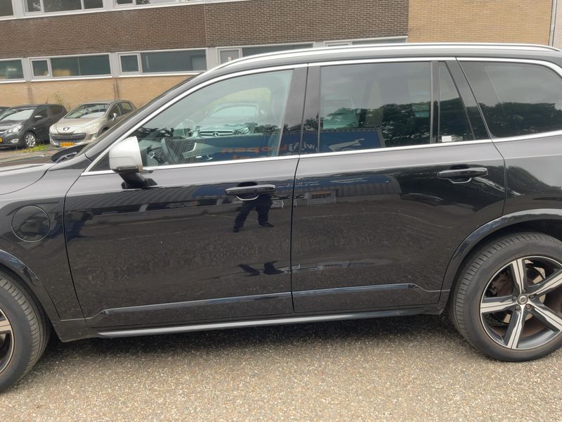 Volvo XC90 2.0 T6 Plug-in Hybrid R-Design AWD — zdjęcie 4