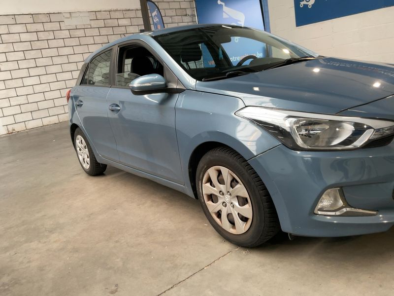 Hyundai i20 1.2 Classic blue 2017 – снимка 12