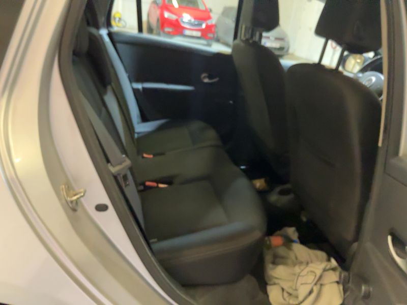 Renault Clio 1.2 Night & Day 2011 – снимка 19
