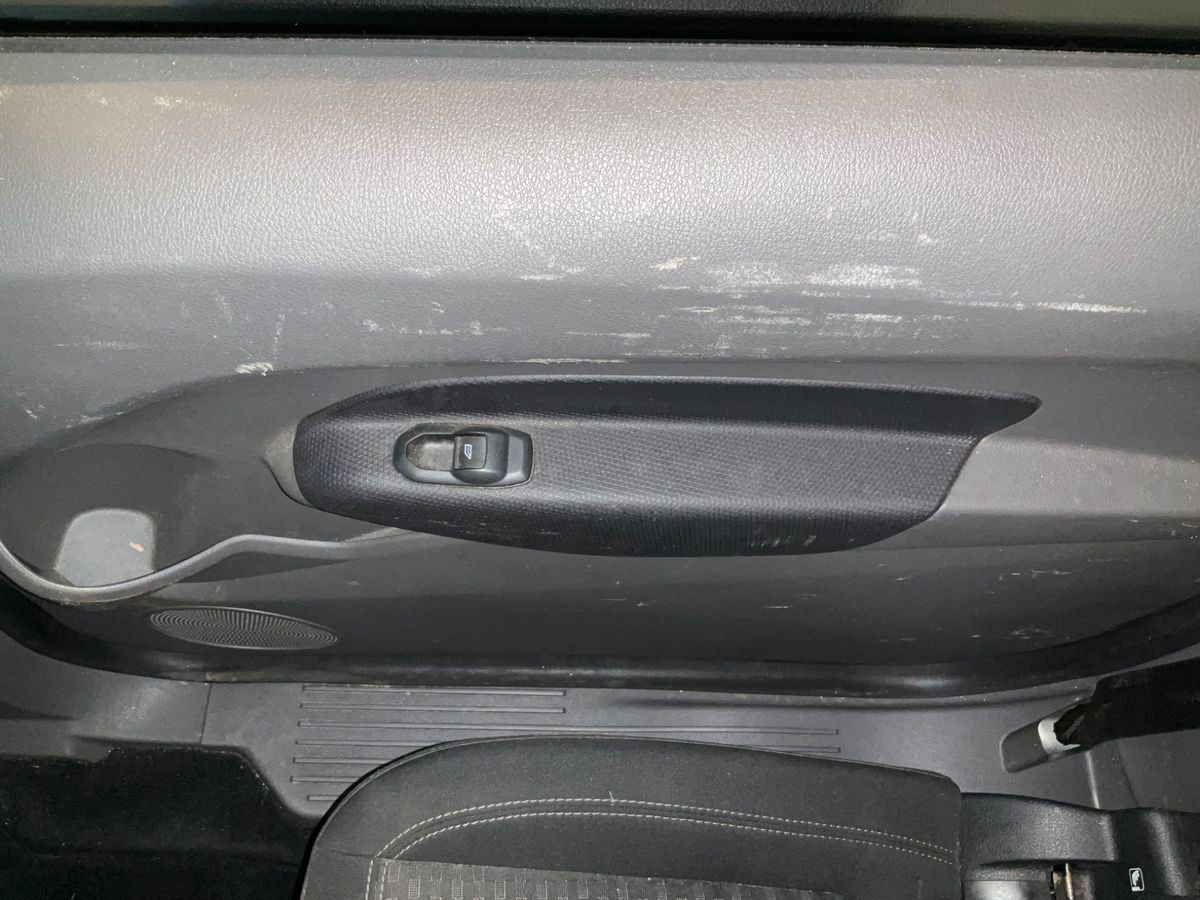 Ford Grand 2021 — photo 35