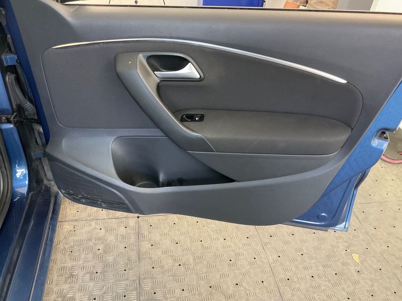 Volkswagen Polo 1.0 Comfortline BlueMotion Tech 2014 – снимка 29