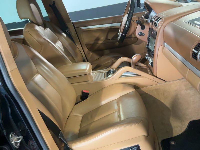 Porsche Cayenne Turbo — zdjęcie 11