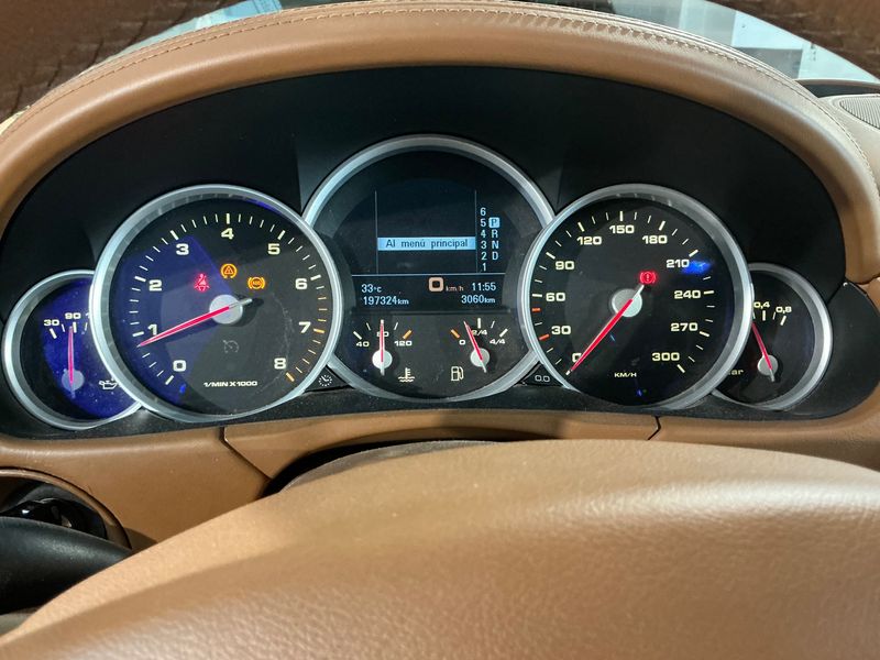 Porsche Cayenne Turbo — zdjęcie 13